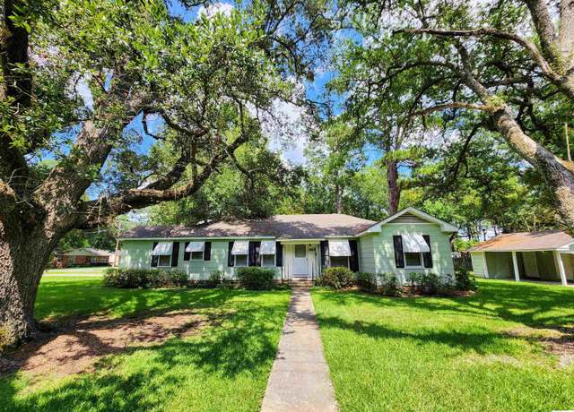 Property at 800 Downey Ln, Monroe, LA 71201, 4 beds