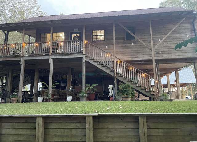 Property at 305 River Oaks Drive Ext, West Monroe, LA 71291, 3 beds, 2 baths