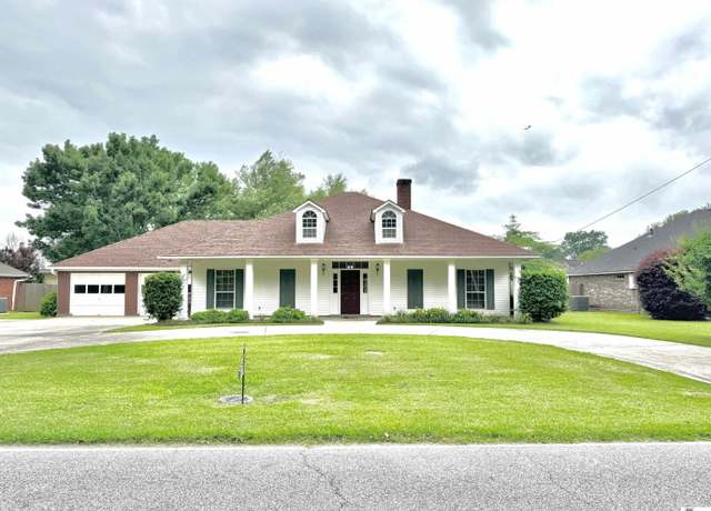 Property at 320 Raymond Dr, Monroe, LA 71203, 3 beds, 2 baths