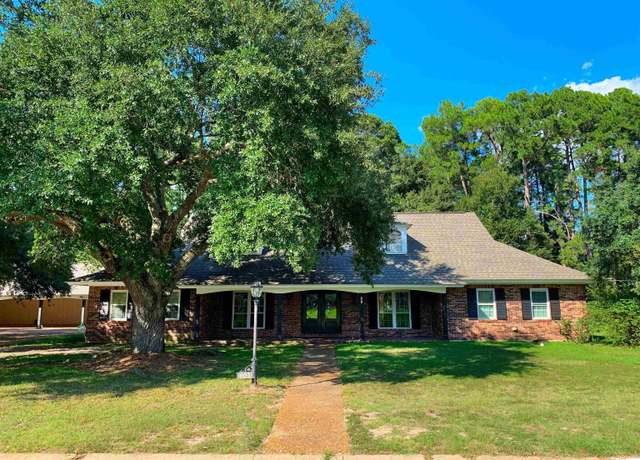 Property at 601 Island Dr, West Monroe, LA 71291, 4 beds, 3 baths