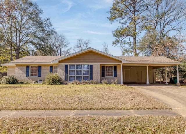 Property at 205 Frederick St, Bastrop, LA 71220, 4 beds, 3 baths