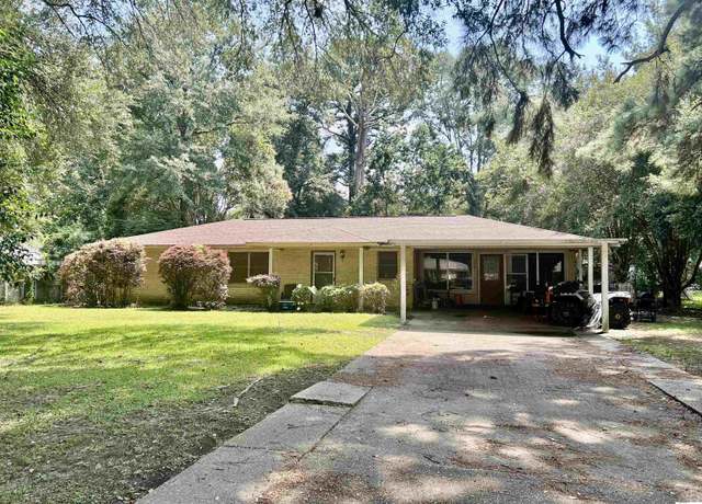Property at 706 Lakeshore Dr, Monroe, LA 71203, 3 beds, 1.5 baths