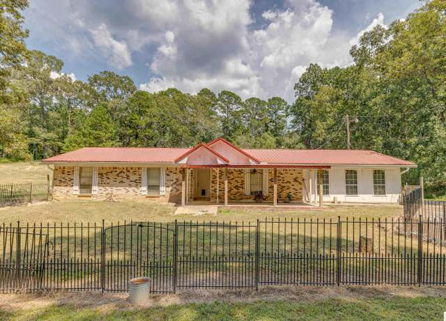 Property at 1305 Charlie Griggs Rd, West Monroe, LA 71292, 4 beds, 2.5 baths