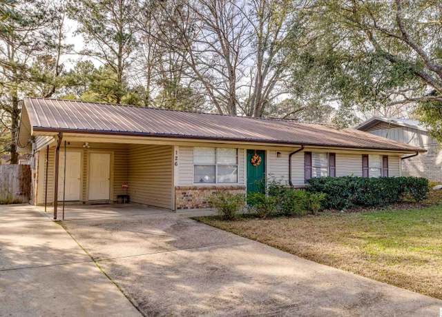 Property at 126 Lou Dr, West Monroe, LA 71291, 3 beds, 1.5 baths