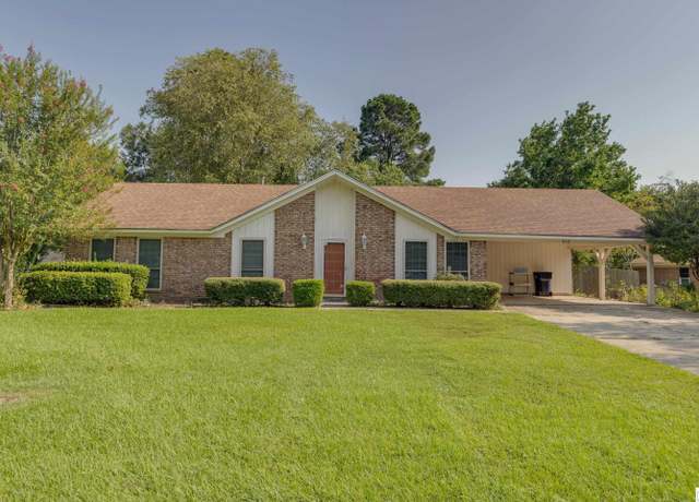 Property at 310 Lakewood Dr, Monroe, LA 71203, 3 beds, 2 baths