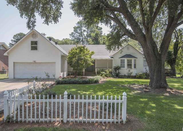 Property at 2514 Swiss St, West Monroe, LA 71291, 2 beds, 2 baths