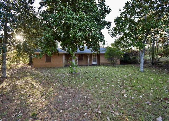 Property at 100 Cooper Ave, Jonesboro, LA 71251, 3 beds, 2 baths