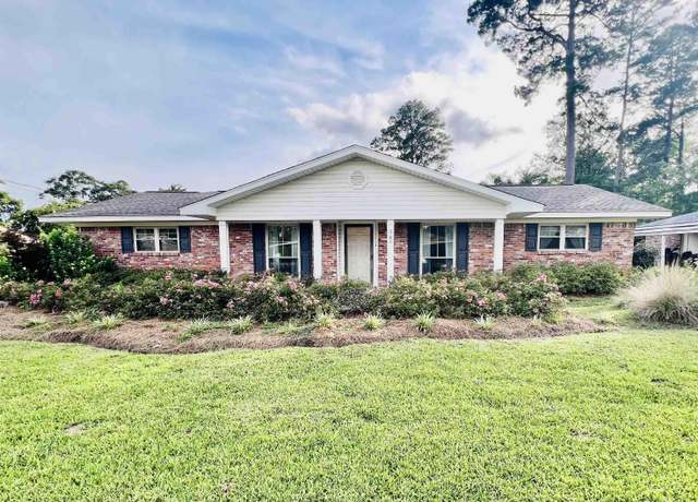 Property at 305 Darbonne Dr, West Monroe, LA 71291, 3 beds, 2 baths