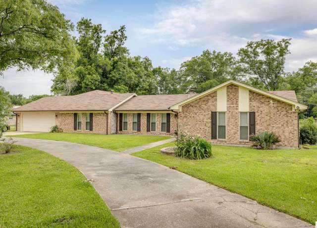 Property at 957 Moore Rd, Monroe, LA 71201, 5 beds, 3.5 baths