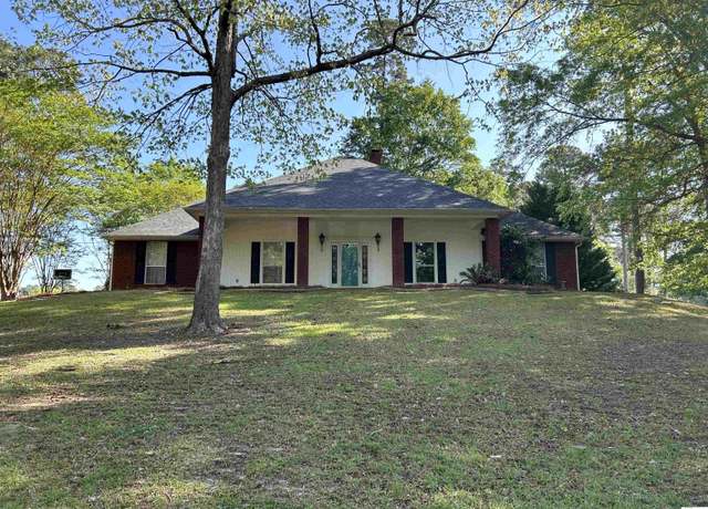 Property at 401 Wildwood Dr, Farmerville, LA 71241, 3 beds, 2 baths