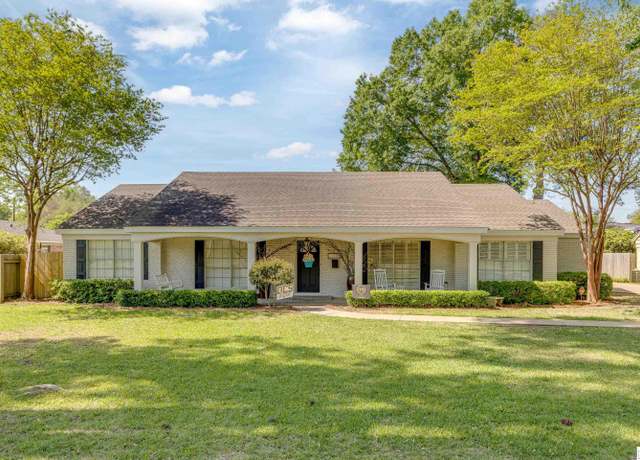 Property at 2708 Pargoud Blvd, Monroe, LA 71201, 3 beds, 2.5 baths
