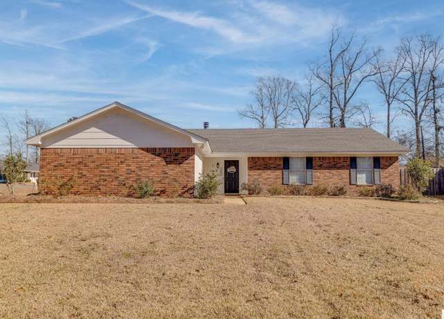Property at 321 Sylvan Lake Dr, West Monroe, LA 71291, 3 beds, 2 baths