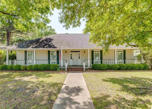 Property at 3513 Pegram Cir, Monroe, LA 71201, 4 beds, 2.5 baths