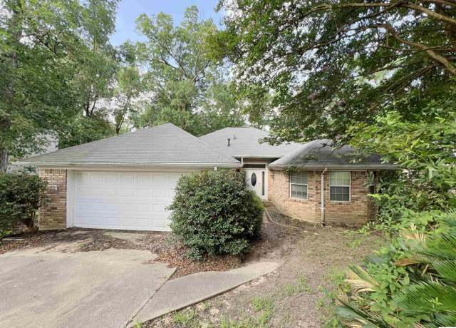 Property at 304 Foxwood Dr, West Monroe, LA 71291, 3 beds, 2 baths