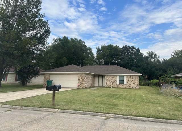 Property at 20 Colonial Dr, Monroe, LA 71203, 3 beds, 2 baths
