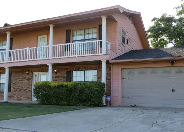 Property at 302 Holland Dr, Monroe, LA 71203, 4 beds, 3 baths