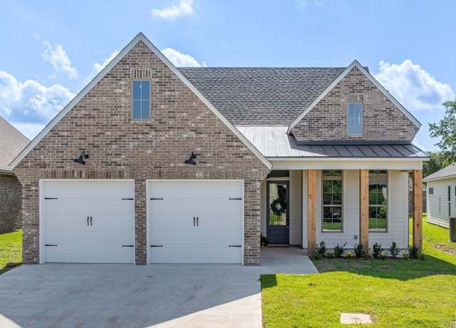 Property at 2112 Bienville Dr, Monroe, LA 71201, 3 beds, 2.5 baths