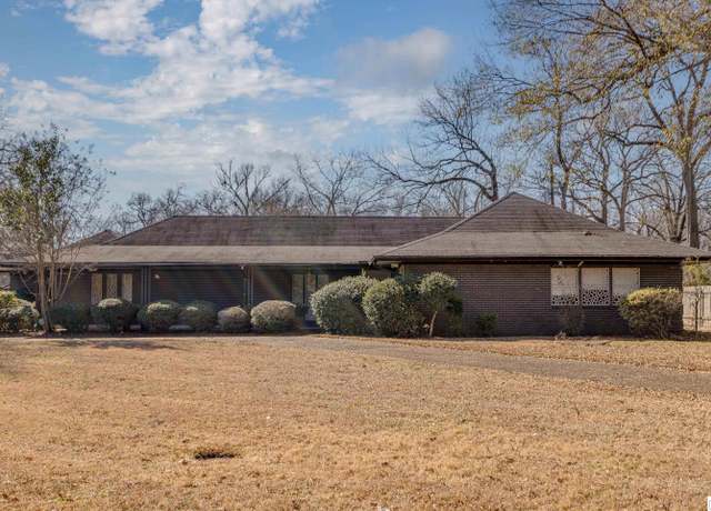 Property at 3604 Hanging Moss Ln, Monroe, LA 71201, 3 beds, 4.5 baths