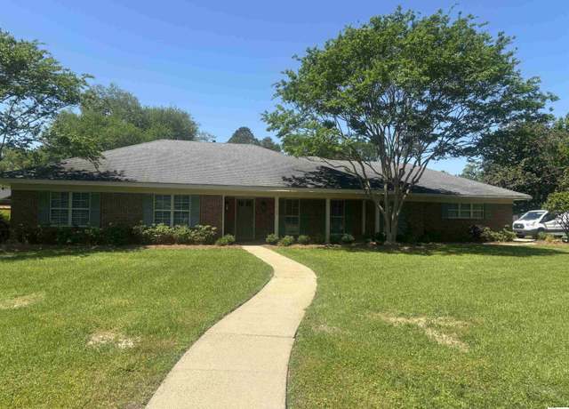 Property at 2705 Point Dr, Monroe, LA 71201, 3 beds, 2.5 baths