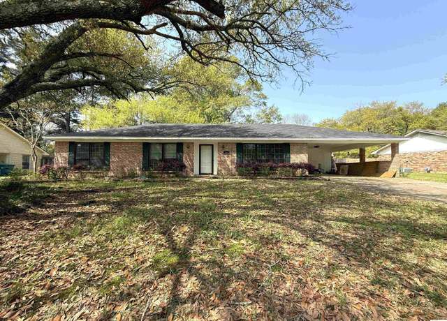 Property at 205 Warwick Dr, Monroe, LA 71203, 3 beds, 2 baths