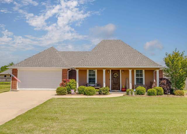 Property at 212 Hoover Dr, Monroe, LA 71203, 4 beds, 2 baths