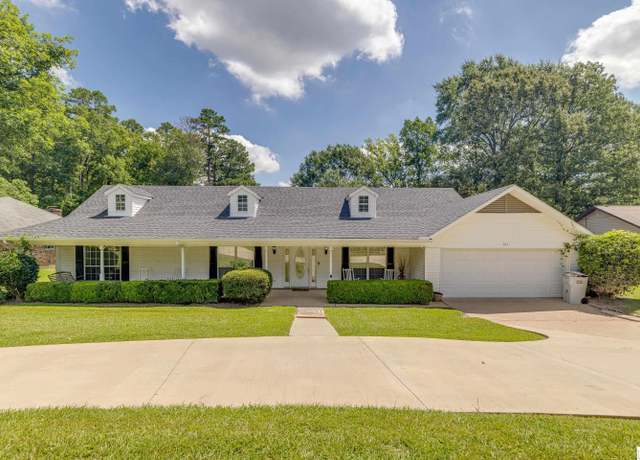 Property at 211 Comanche Trl, West Monroe, LA 71291, 4 beds, 2.5 baths