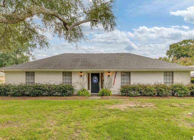 Property at 2303 Pinehurst St, Monroe, LA 71201, 4 beds, 2 baths