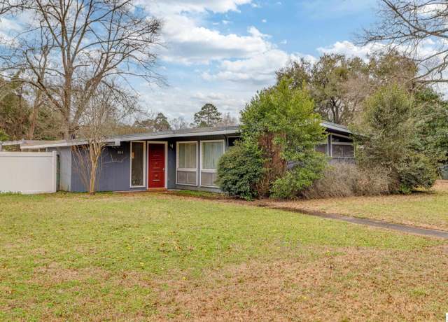 Property at 3014 Lakeshore Dr, West Monroe, LA 71291, 2 beds, 2 baths