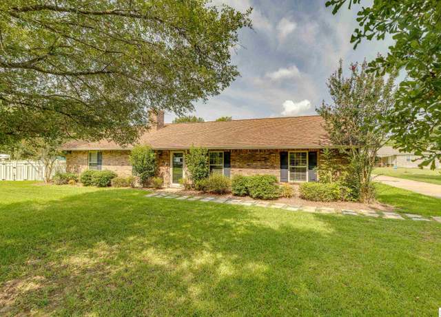 Property at 412 Ridge Crest Rd, Oak Grove, LA 71263, 3 beds, 2 baths