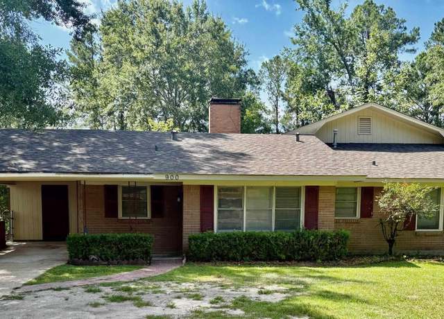Property at 900 Victoria Dr, Ruston, LA 71270, 4 beds, 3 baths