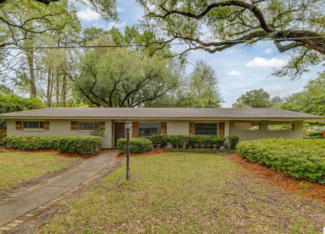 Property at 806 Regency St, Monroe, LA 71201, 3 beds, 2 baths