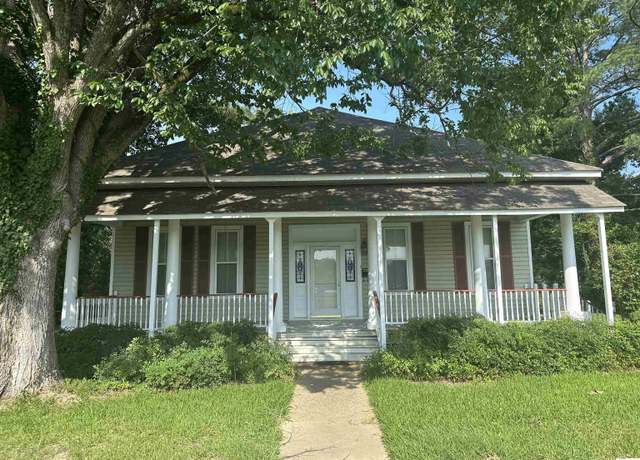 Property at 2209 Pine St, Winnsboro, LA 71295, 3 beds, 2 baths