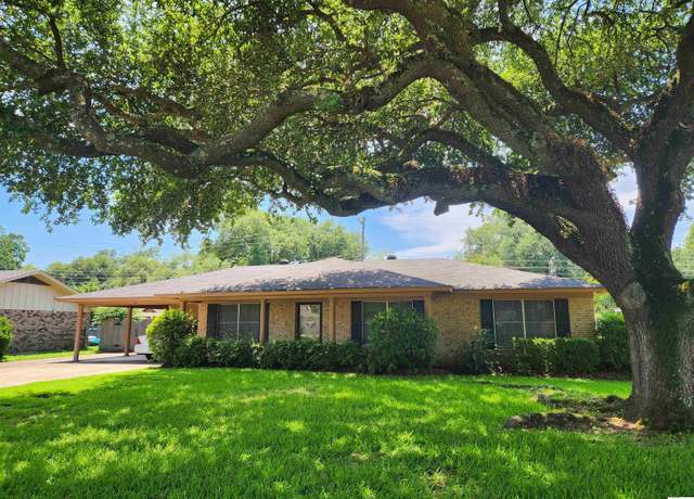 Property at 2103 Edgewood Dr, Monroe, LA 71201, 4 beds, 3 baths