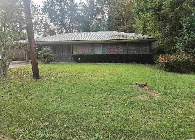 Property at 215 Horseshoe Lake Rd, Monroe, LA 71203, 3 beds, 1.5 baths
