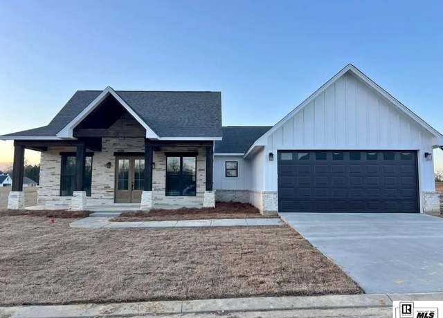 Property at 102 Chateau Dr, West Monroe, LA 71291, 3 beds, 2.5 baths