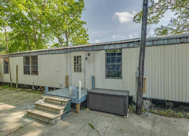Property at 208 Jackson St, West Monroe, LA 71291, 3 beds, 2 baths