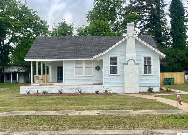 Property at 1706 Pine St, Winnsboro, LA 71295, 3 beds, 2 baths