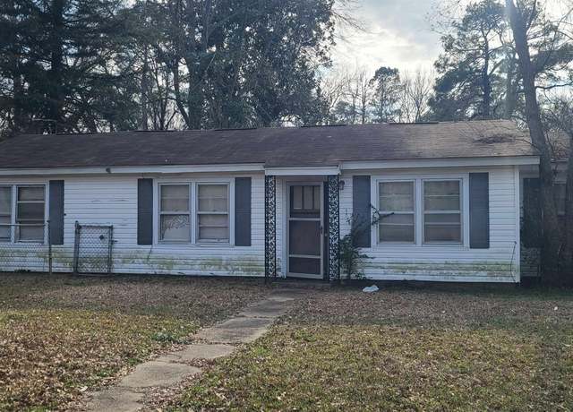 Property at 402 Collinston Rd, Bastrop, LA 71220, 3 beds, 2 baths