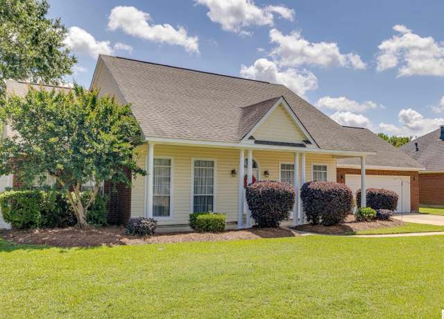 Property at 110 Leon Patrick Dr, Monroe, LA 71203, 4 beds, 2 baths