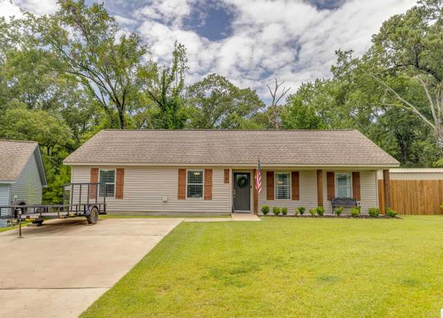 Property at 615 Nichols Pl, West Monroe, LA 71291, 3 beds, 2 baths