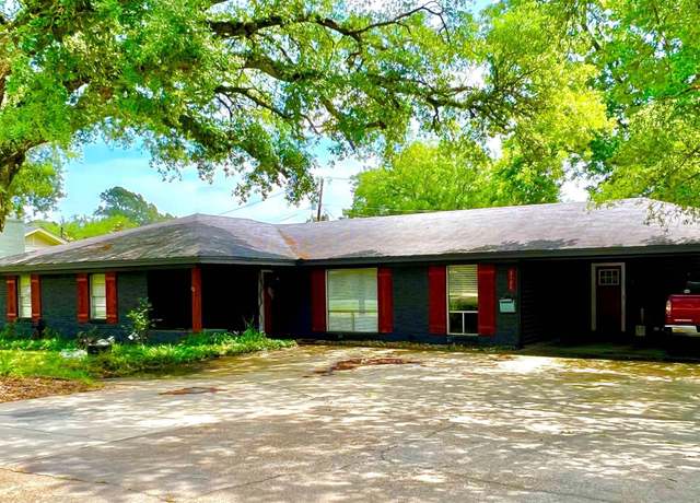 Property at 2104 Park Ave, Monroe, LA 71201, 3 beds, 2 baths