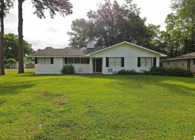 Property at 1916 Spencer Ave, Monroe, LA 71201, 3 beds, 2 baths