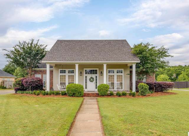 Property at 424 E Frenchmans Bend Rd, Monroe, LA 71203, 4 beds, 2.5 baths