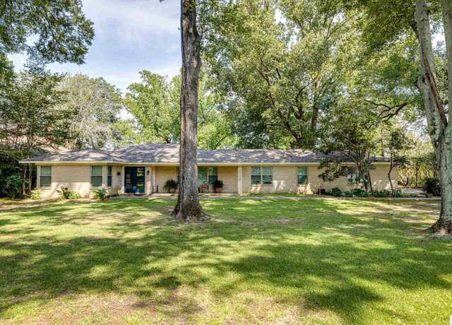 Property at 2743 Point Dr, Monroe, LA 71201, 4 beds, 2.5 baths