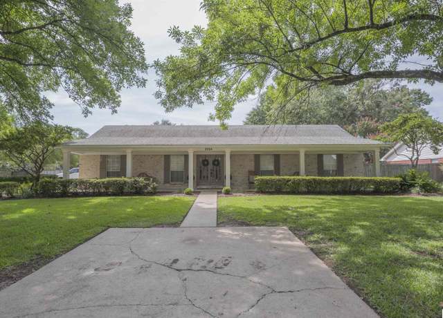 Property at 2924 W Deborah Dr, Monroe, LA 71201, 4 beds, 2.5 baths