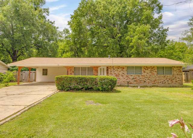 Property at 204 Somerset Dr, Monroe, LA 71203, 3 beds, 2 baths
