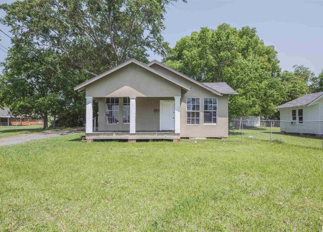 Property at 210 Claiborne St, West Monroe, LA 71291, 2 beds, 1 bath