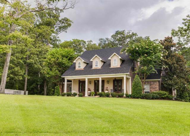 Property at 213 Bayside Dr, West Monroe, LA 71291, 4 beds, 4 baths