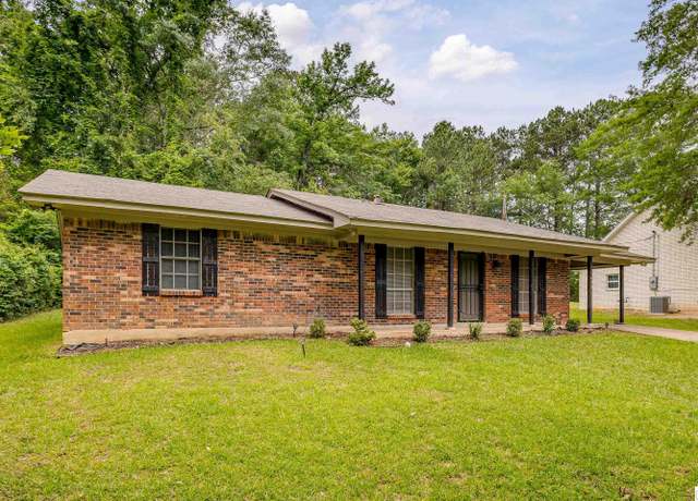 Property at 453 Stadium Dr, Grambling, LA 71245, 3 beds, 2 baths