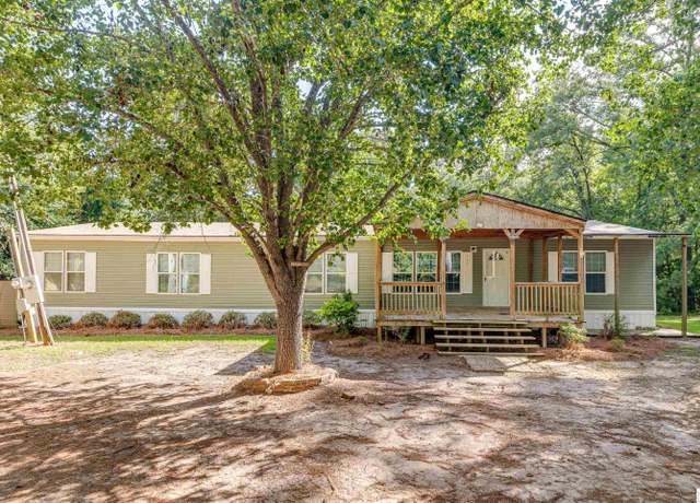 Property at 157 E Fifth St, North Hodge, LA 71247, 4 beds, 3 baths